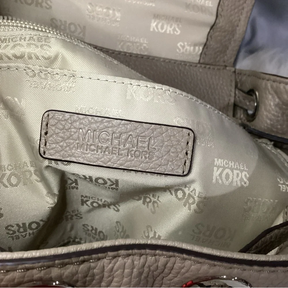 Michael Kors Riley LG Leather Backpack in Taupe Color EUC 84